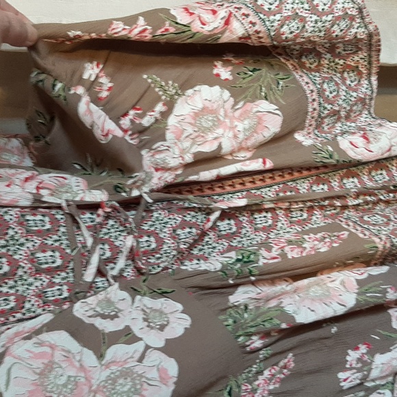 Lola P.  Size med Blouse button up draw string tie in back  cute - Picture 7 of 13